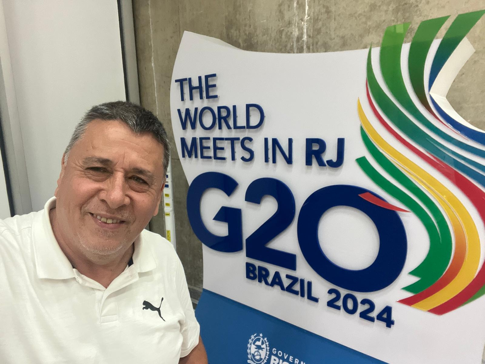 Representante da rede internacional em uma agenda empresarial