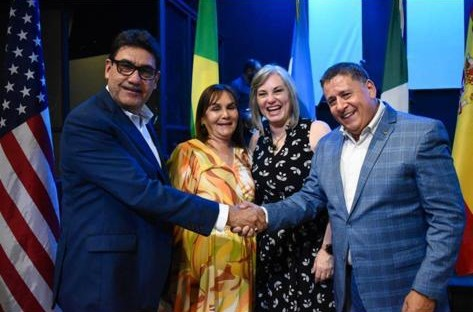 Lideranças em um encontro institucional da rede internacional associada